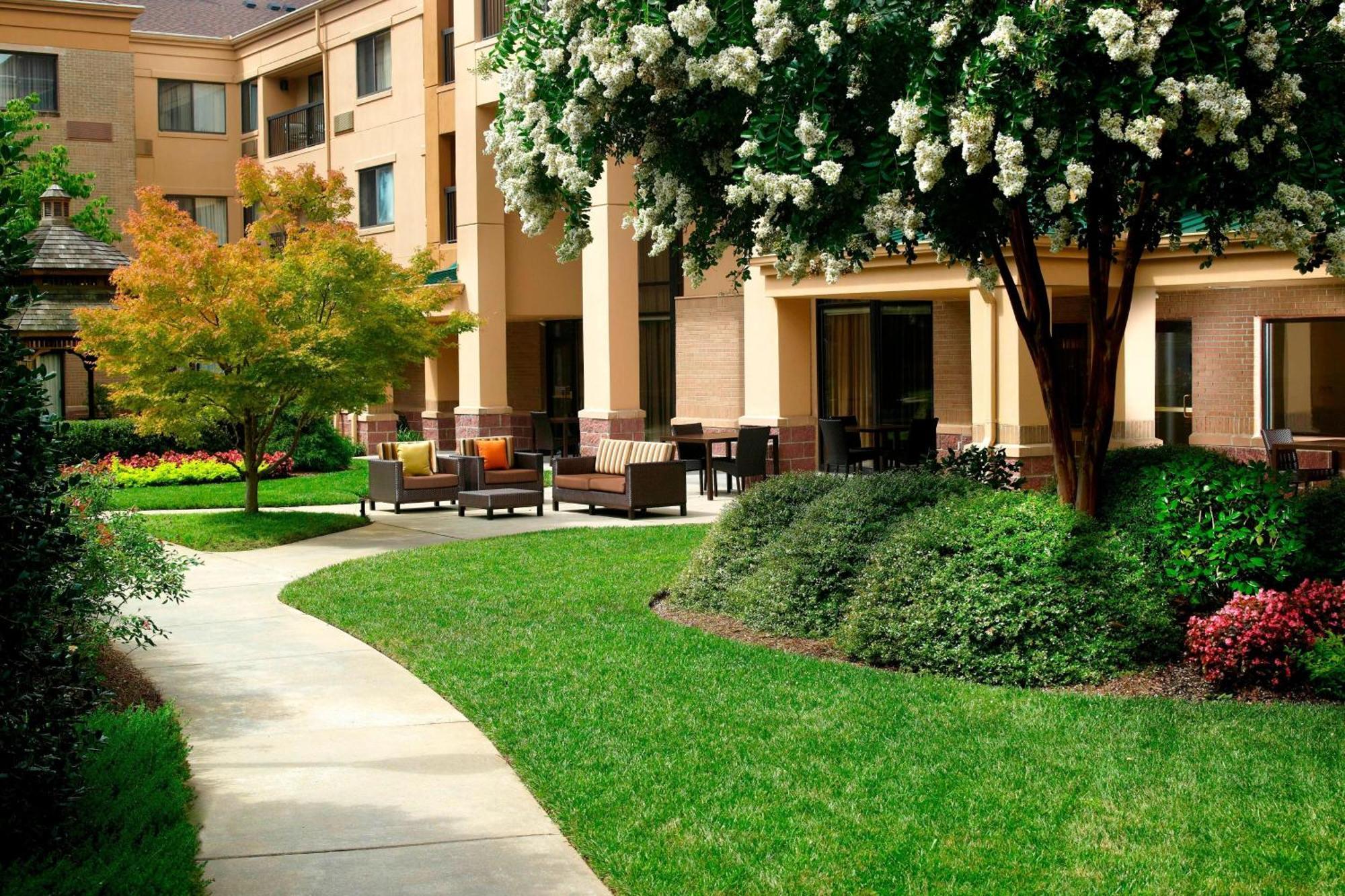 Hotel Courtyard By Marriott Atlanta Alpharetta Exterior foto